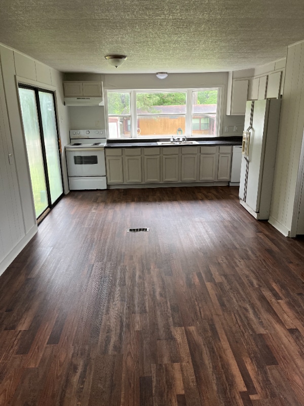 326 Old Coffeeville Rd in Gilmer, TX - Foto de edificio - Building Photo