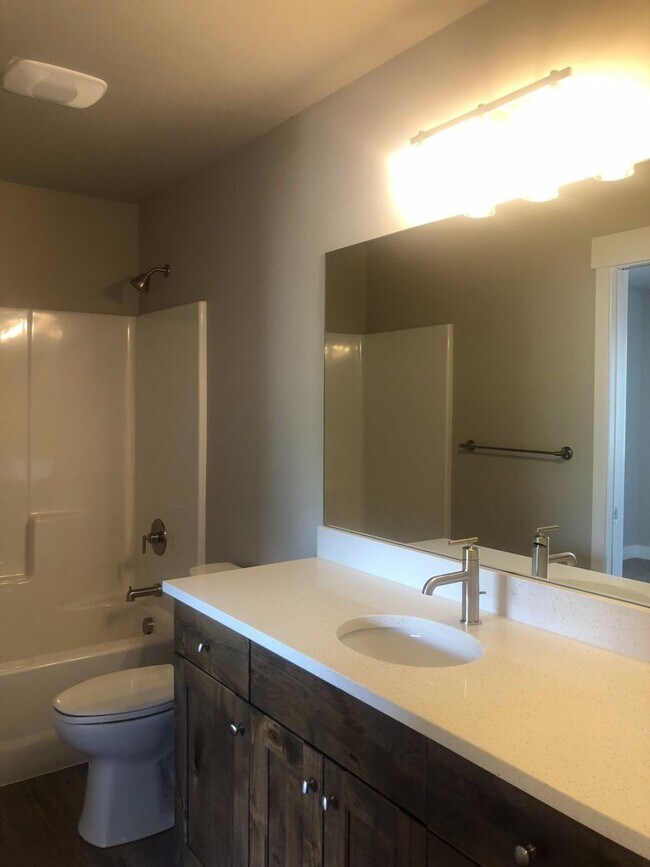 61531 SE Jennifer Ln in Bend, OR - Foto de edificio - Building Photo