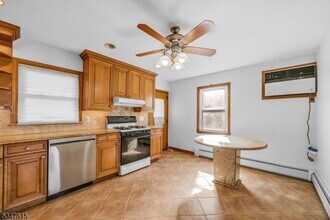316 Kipp Ave-Unit -1 in Elmwood Park, NJ - Building Photo - Building Photo
