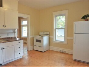 738 Magnolia Ave E, Unit #1 in St. Paul, MN - Building Photo - Building Photo