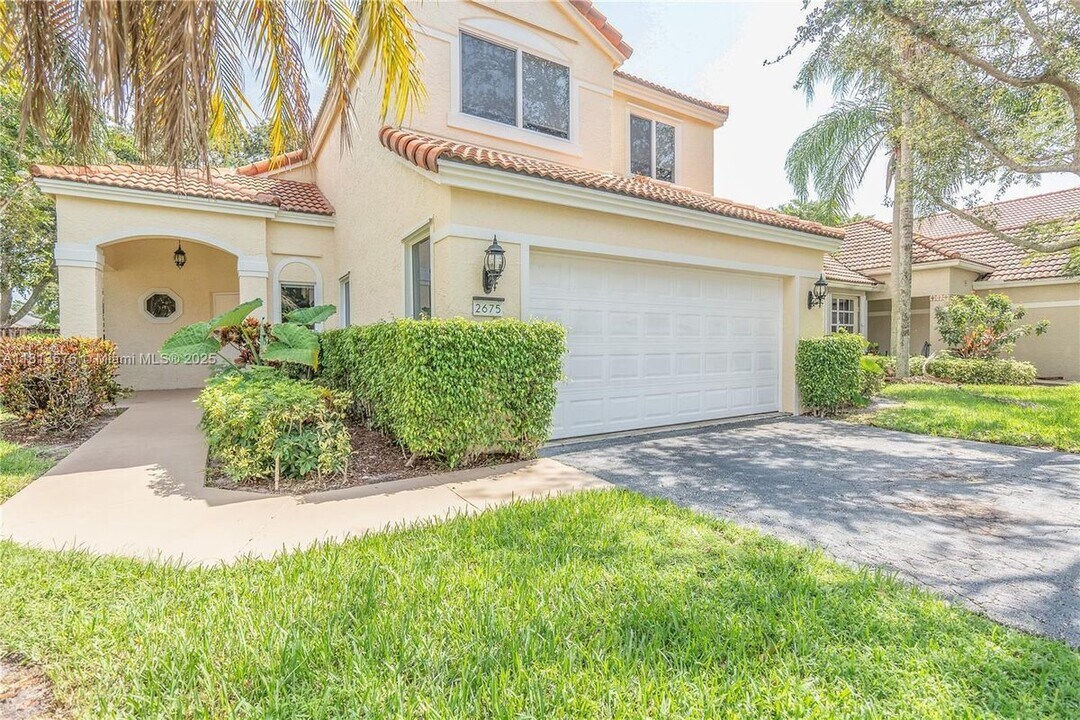 2675 Oak Park Cir in Davie, FL - Building Photo