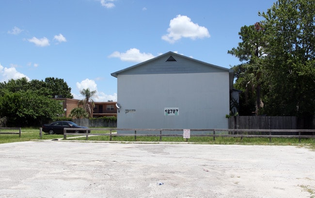 Bordeaux Apartments in Tampa, FL - Building Photo - Building Photo