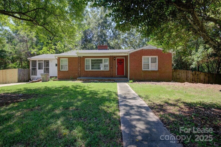 607 W 19th Ave in Gastonia, NC - Building Photo