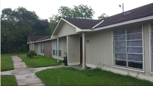 Village Park Apartments in New Iberia, LA - Building Photo