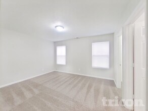 2437 Middle View Dr in Columbus, IN - Building Photo - Building Photo