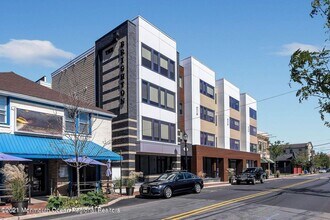 131 Brighton Ave in Long Branch, NJ - Foto de edificio - Building Photo