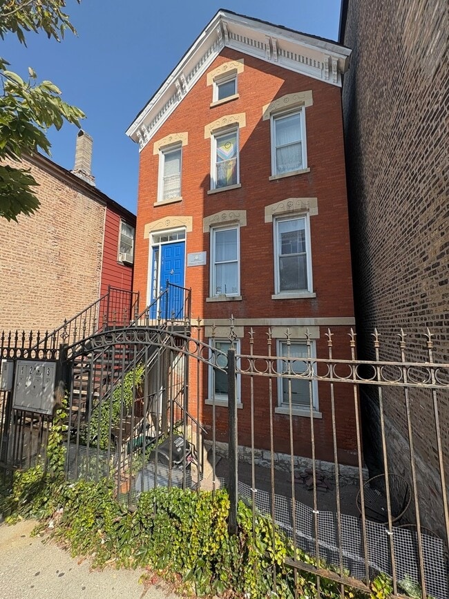 property at 1154 W 18th St