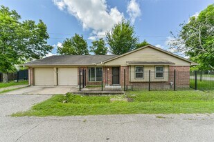 3700 Stassen St in Houston, TX - Building Photo