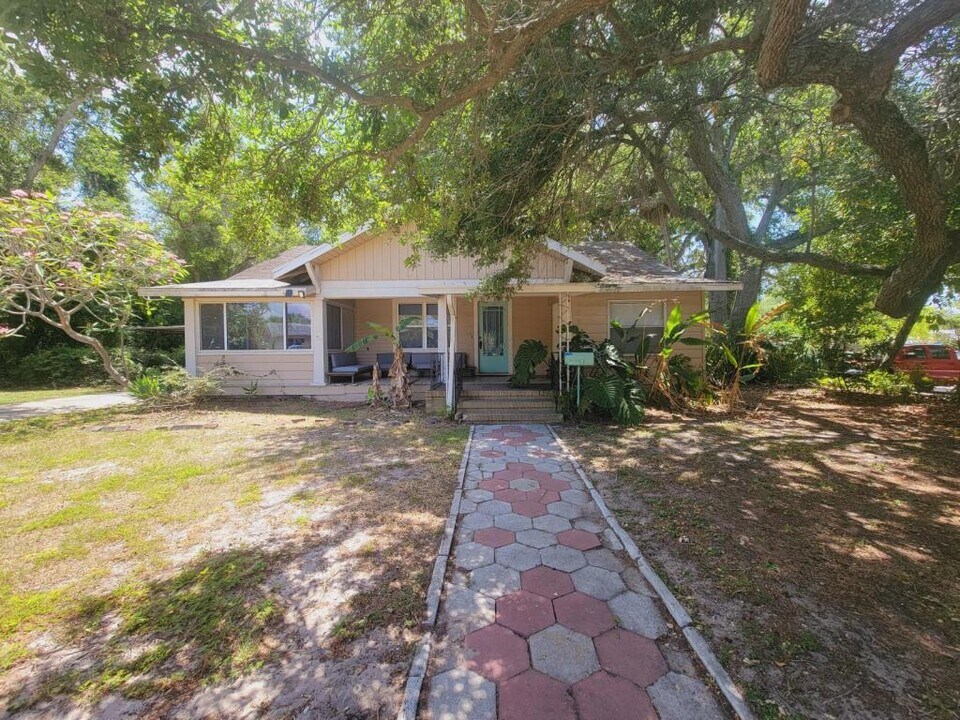 2207 Florida Ave S in St. Petersburg, FL - Building Photo