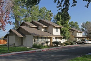 Monte Vista Manor in Lindsay, CA - Building Photo