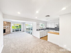 4270 Del Monte Ave in San Diego, CA - Building Photo - Building Photo