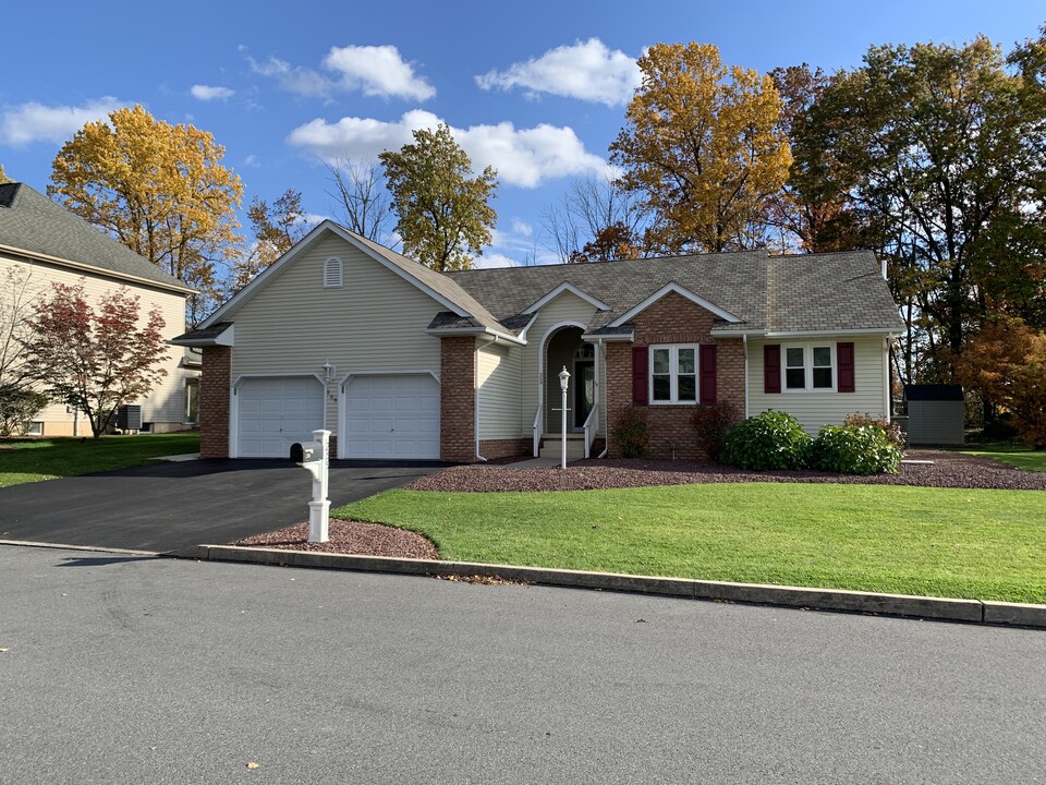 259 E Center St in Wind Gap, PA - Building Photo