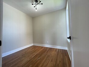 4 Warner Ave, Unit 5 in Jersey City, NJ - Foto de edificio - Building Photo