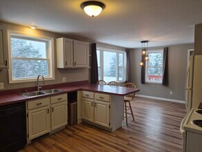 2288 S Wheelock Rd, Unit 2288 S Wheelock Rd Unit 1 in Lyndonville, VT - Foto de edificio - Building Photo