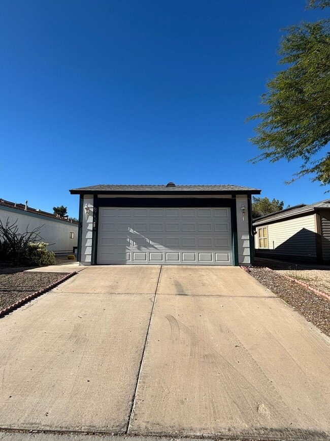 531 Grimsby Ave in Henderson, NV - Building Photo - Building Photo