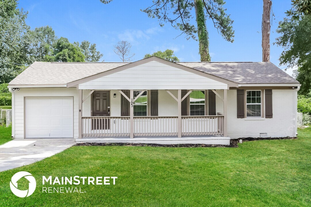 193 Scarsdale Dr in Riverdale, GA - Foto de edificio