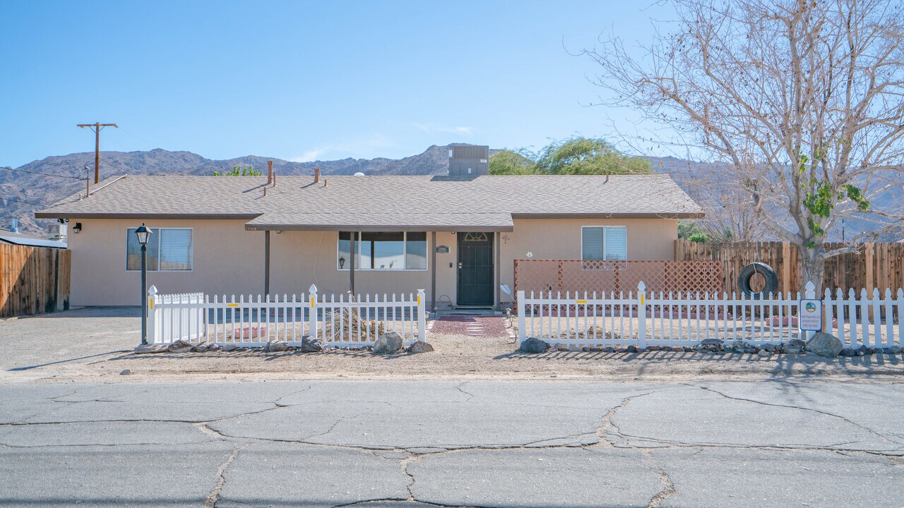 72065 Cactus Dr in Twentynine Palms, CA - Building Photo
