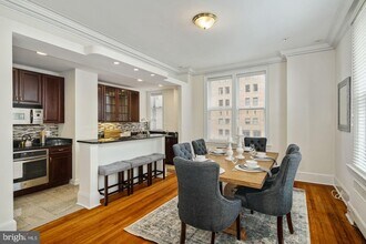 237-47 S 18th St-Unit -7FG in Philadelphia, PA - Building Photo - Building Photo