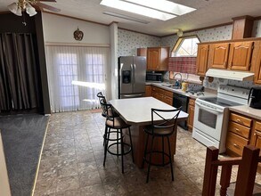 55120 Grade Ave in Bridgeport, OH - Foto de edificio - Building Photo