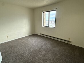 304 4th Ave E in Williston, ND - Building Photo - Building Photo