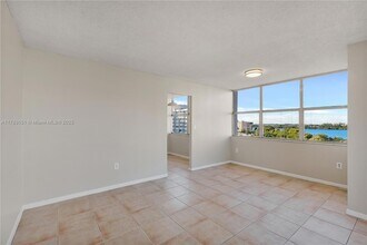 1300 NE Miami Gardens Dr, Unit 714E in Miami, FL - Building Photo - Building Photo