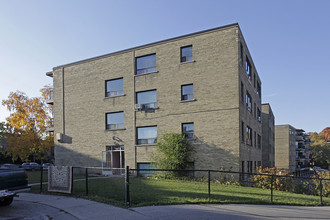 5-6 Crown Hill Pl in Toronto, ON - Building Photo - Building Photo