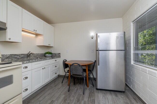 University Vista Student Apartments in Tucson, AZ - Building Photo - Interior Photo