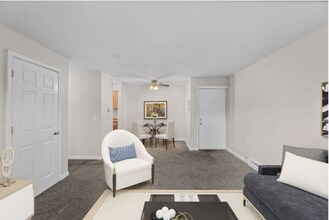 The Roxbury in Cincinnati, OH - Building Photo - Interior Photo
