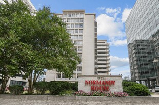 London Normandy House in Arlington, VA - Building Photo