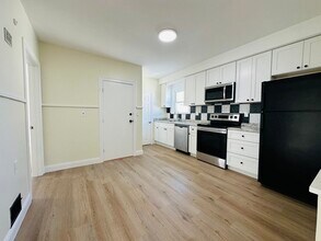 24 Moore St in Quincy, MA - Building Photo - Building Photo