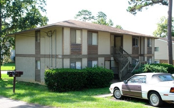 732 Pointe Ct in Tallahassee, FL - Building Photo - Building Photo