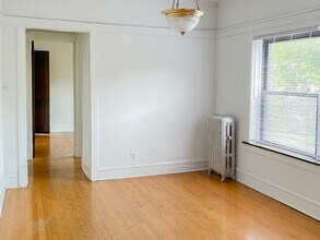 1448 W Cornelia Ave, Unit 2 in Chicago, IL - Building Photo - Building Photo