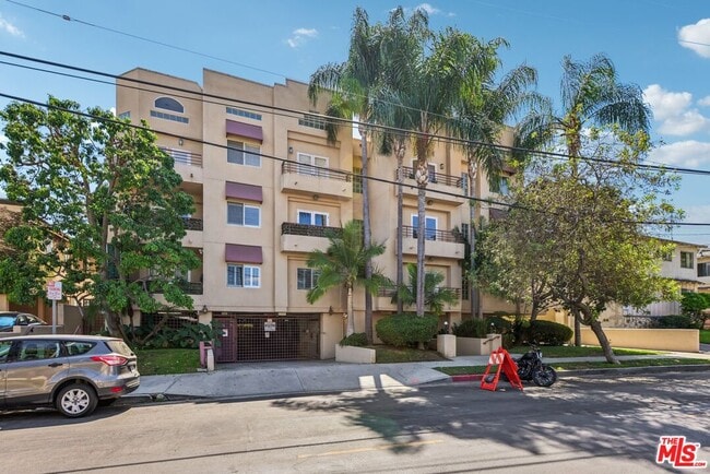 14290 Dickens St in Los Angeles, CA - Building Photo - Building Photo