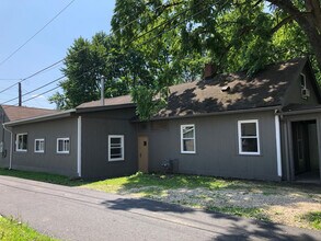 210 S Hutchinson Ave in Muncie, IN - Foto de edificio - Building Photo