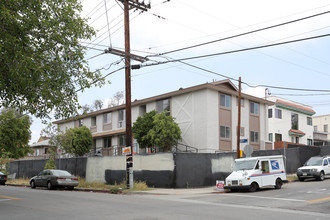 2703 Bellevue Ave in Los Angeles, CA - Building Photo - Primary Photo