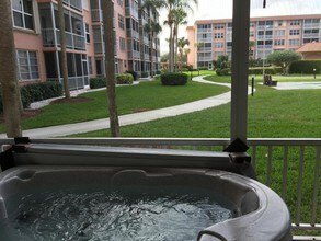 911 Gardenia Dr-Unit -148 in Delray Beach, FL - Foto de edificio - Building Photo