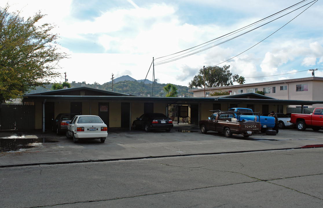 565 Canal St in San Rafael, CA - Building Photo