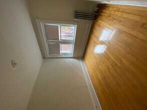 1824 Beacon St, Unit 7 in Brookline, MA - Foto de edificio - Building Photo
