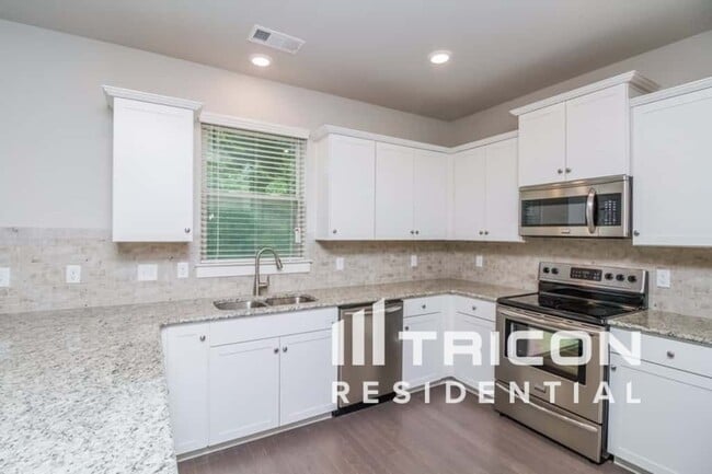 2021 Hamilton Hill Dr in Nashville, TN - Building Photo - Building Photo