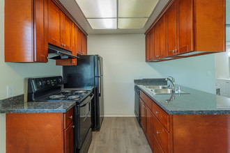 Bell Park Apartments in Sacramento, CA - Building Photo - Interior Photo