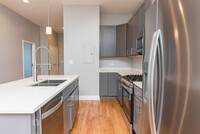 3128 N Broadway St, Unit 400 in Chicago, IL - Building Photo - Building Photo