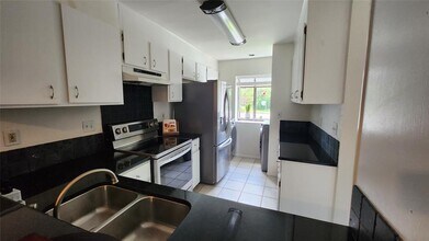 7122 Wood Hollow Dr in Austin, TX - Building Photo - Building Photo