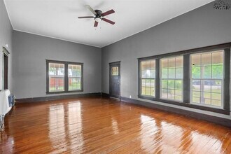 816 E Gilbert St in Henrietta, TX - Building Photo - Building Photo