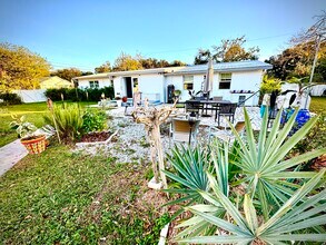 60 Julia St in St. Augustine, FL - Foto de edificio - Building Photo