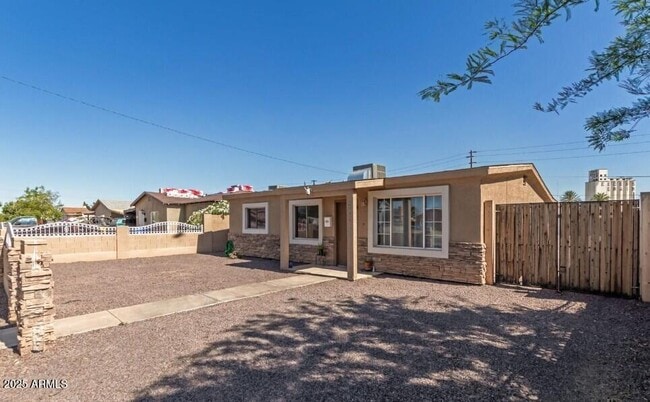 2421 W Washington St in Phoenix, AZ - Building Photo - Building Photo