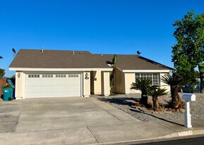 1594 Boulder Creek Rd in Oceanside, CA - Building Photo