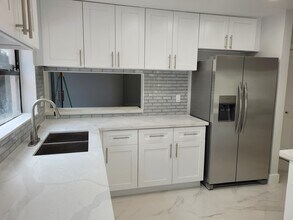4105 N 48th Ave in Hollywood, FL - Building Photo - Building Photo