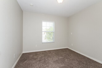 6323 Magnolia Trails Ln in Gibsonton, FL - Building Photo - Building Photo