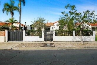 1621 Hi Point St in Los Angeles, CA - Building Photo - Building Photo