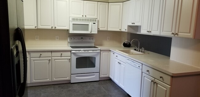 40178 Kristen Dr in Sterling Heights, MI - Foto de edificio - Building Photo